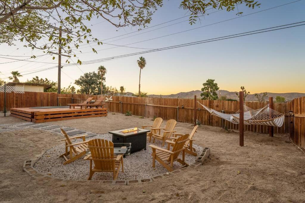 Palm Vista Retreat *Hot Tub/Cowboy Pool/Hammocks* Villa Joshua Tree Kültér fotó