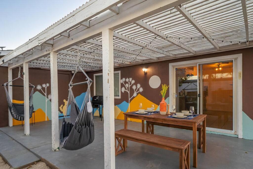 Palm Vista Retreat *Hot Tub/Cowboy Pool/Hammocks* Villa Joshua Tree Kültér fotó