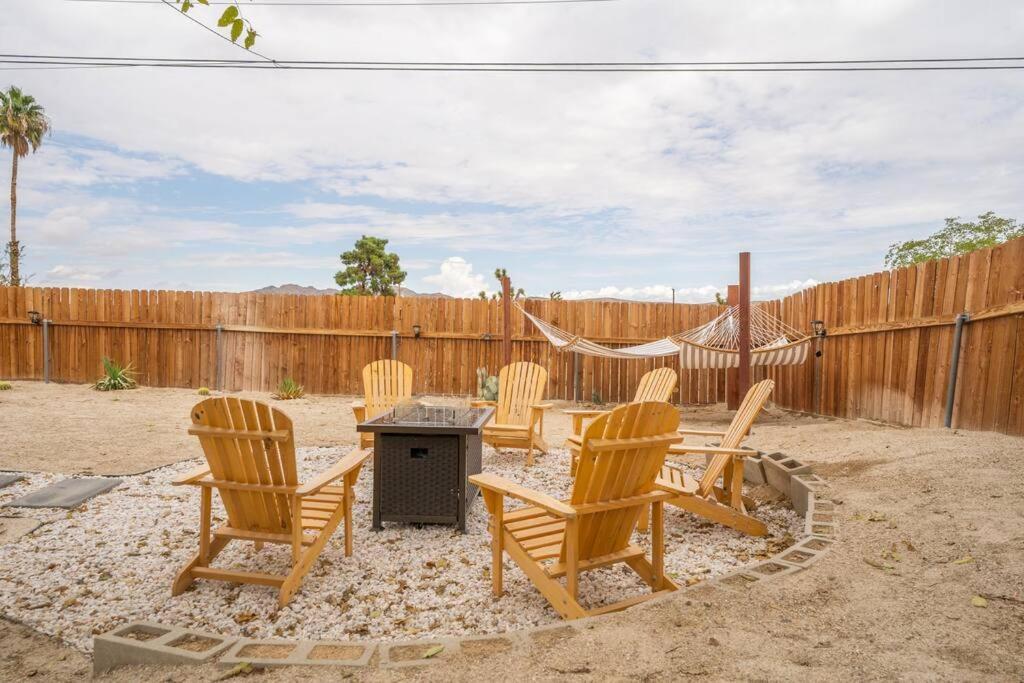 Palm Vista Retreat *Hot Tub/Cowboy Pool/Hammocks* Villa Joshua Tree Kültér fotó
