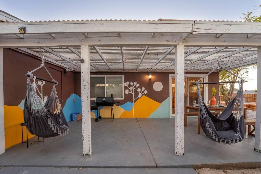 Palm Vista Retreat *Hot Tub/Cowboy Pool/Hammocks* Villa Joshua Tree Kültér fotó