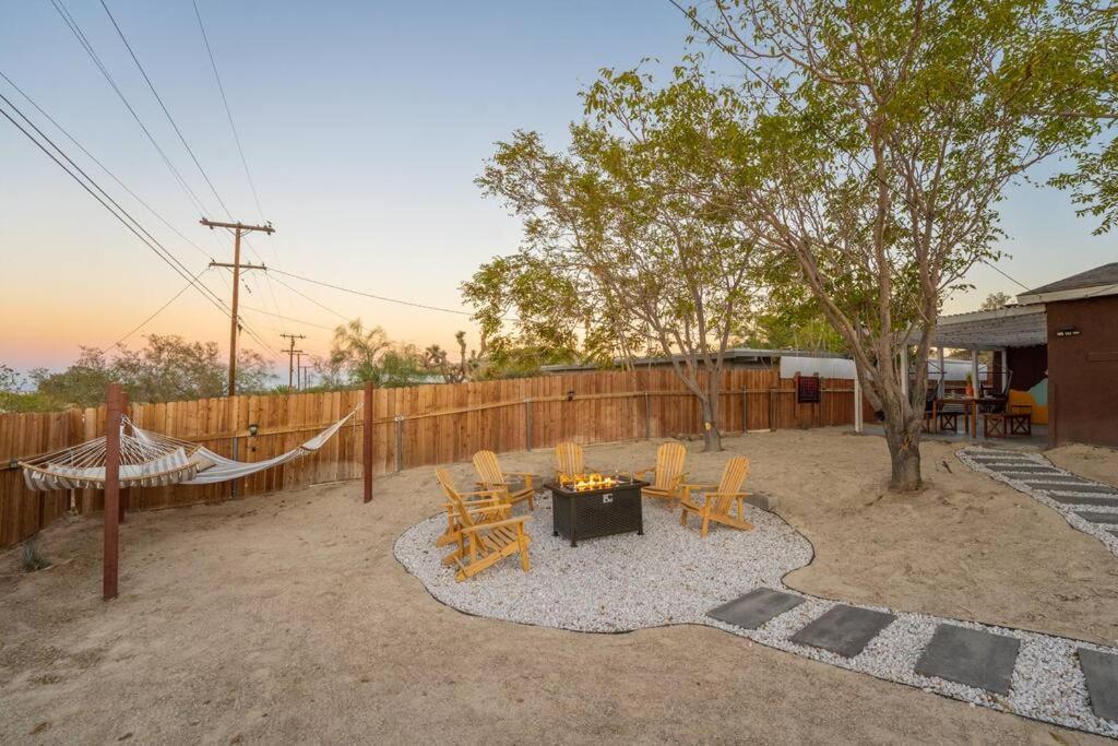 Palm Vista Retreat *Hot Tub/Cowboy Pool/Hammocks* Villa Joshua Tree Kültér fotó