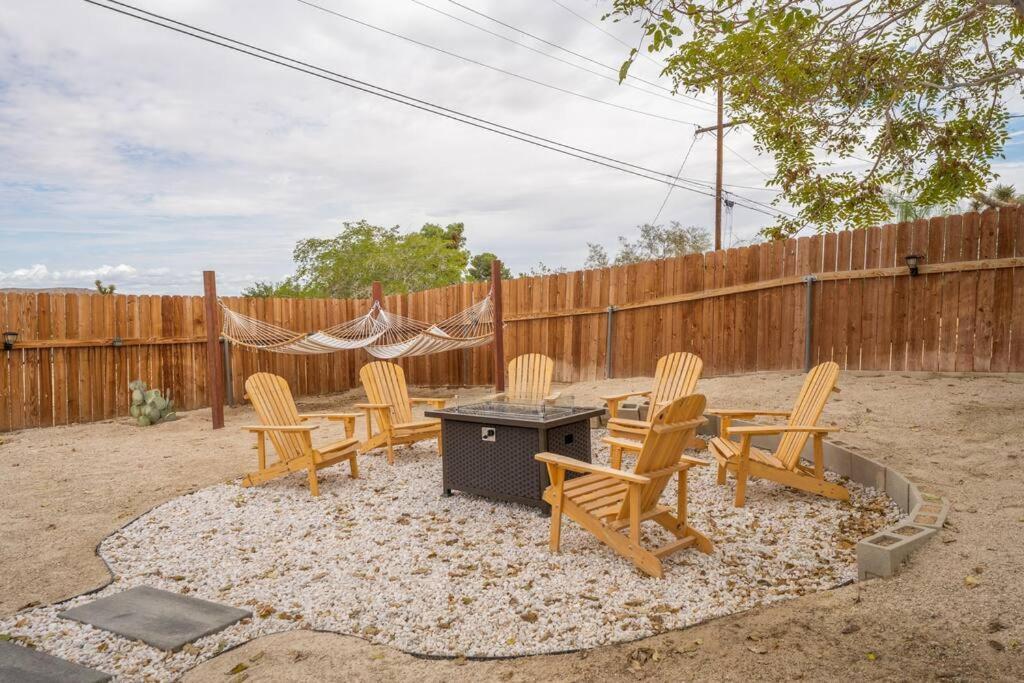 Palm Vista Retreat *Hot Tub/Cowboy Pool/Hammocks* Villa Joshua Tree Kültér fotó